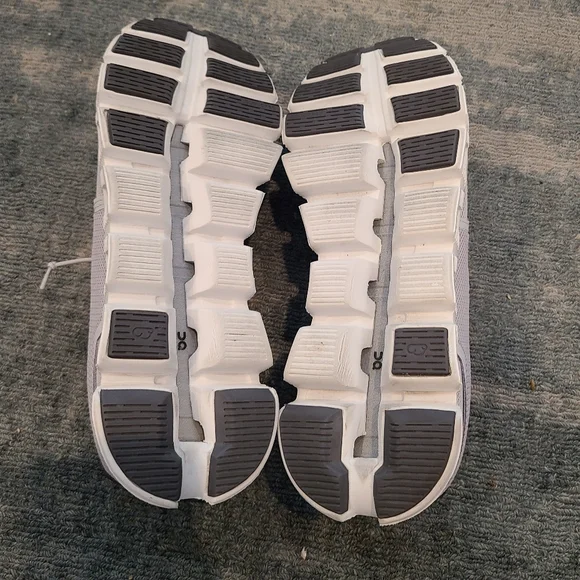 On Cloud 5 Running Shoee - Picture 3 of 4